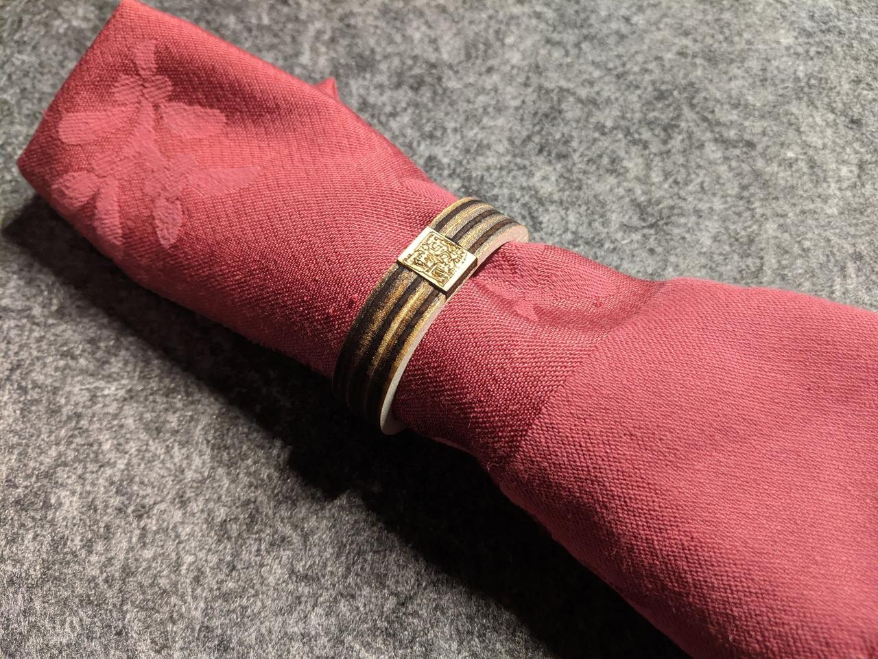 Napkin ring made from plywood